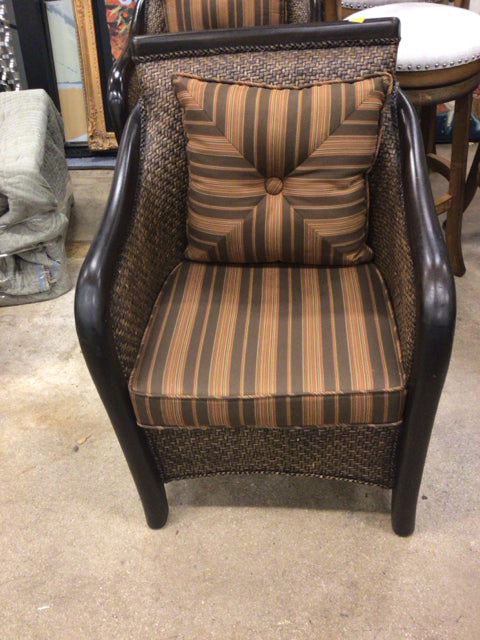 Woven Slope Wood Arm Chair W/Pillow