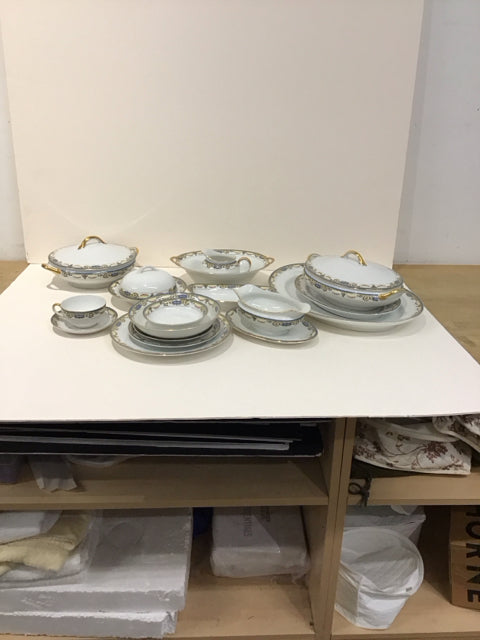Set/84 Pieces Noritake "Sylvania" China