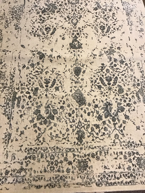 5.5'x7.5' Cream & Gray Pattern Rug