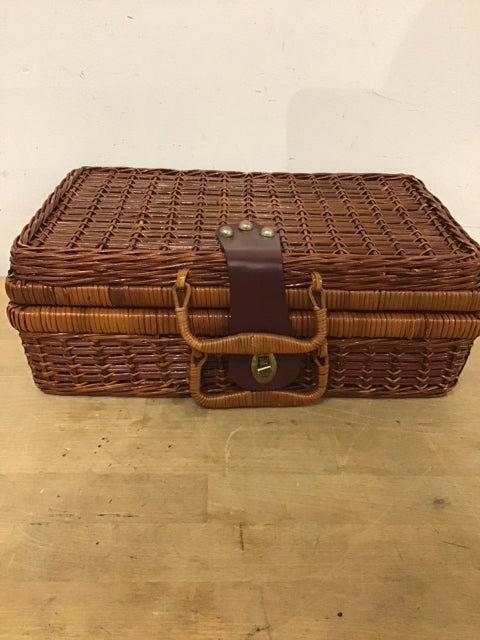 13.5"x9" Picnic Basket W/Leather Closure
