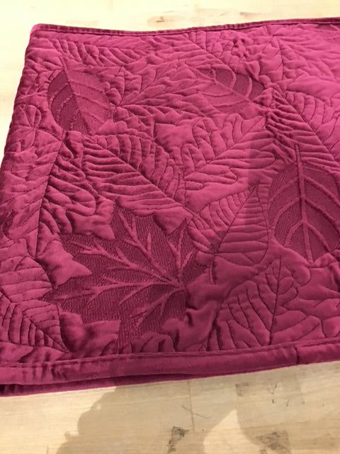 TB Burgandy Quilted Velvet Leaf Runner