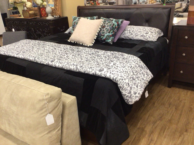 Bassett Black Leather Tufted Panel & Wood King Bed