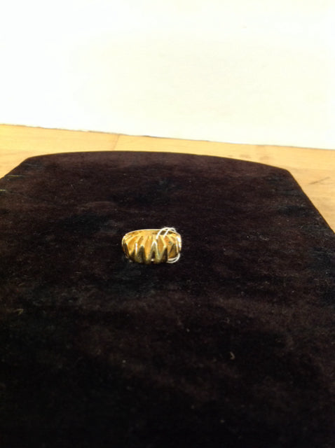 Gold Metal Ring w/Waves