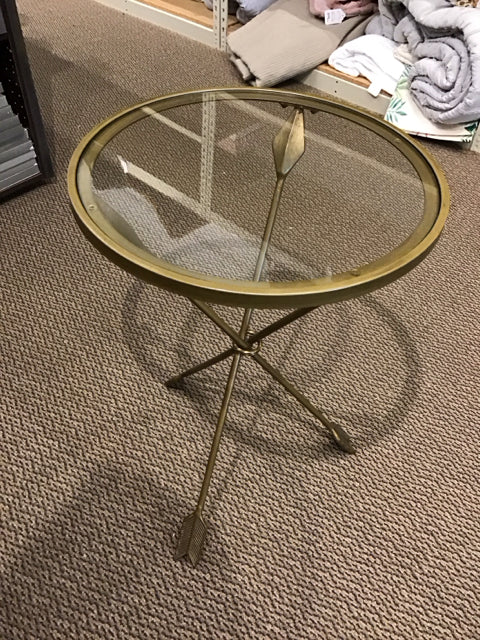 18"Rd Glass/Gold Metal Accent Table w/Arrows
