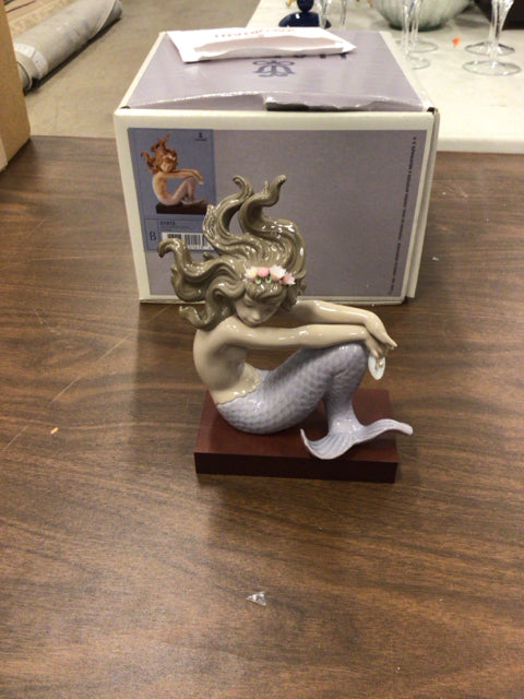 LLadro Sirena Brazos Rodilla Illusion W/Box