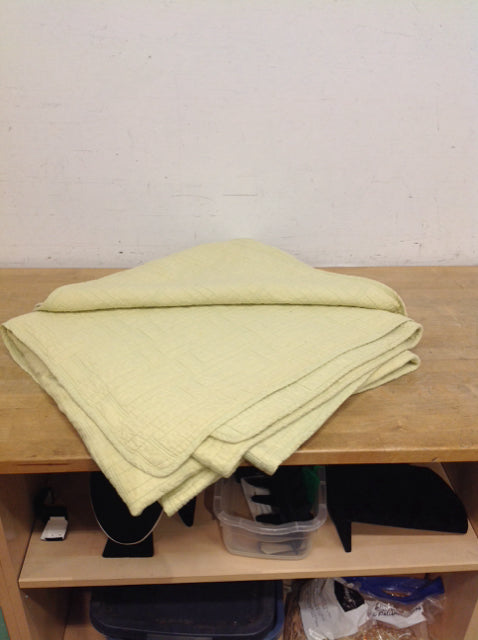 Queen Size Yellow Quilt