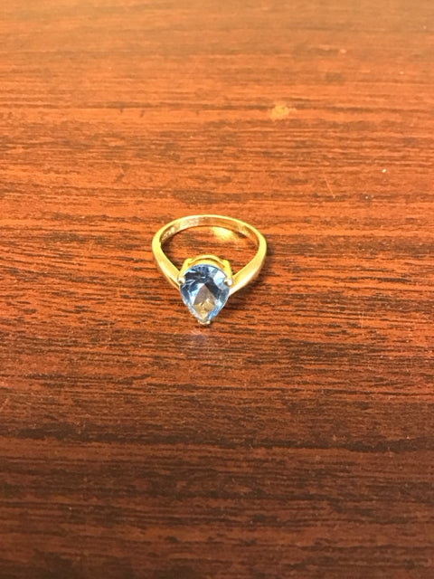 Goldtone W/Topaz Like Stone Ring