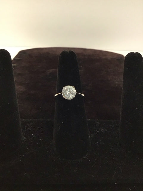 Silver Engagement Ring w/Rd Stone