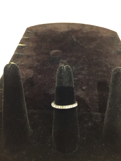 Thin Silver Ring w/Rhinestones