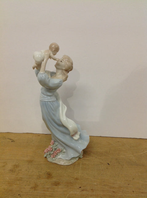10.5" Lladro Like Mother & Child