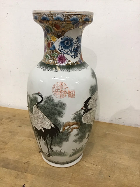 18" Vintage Chinese Porelain "Famile Verte" Vase
