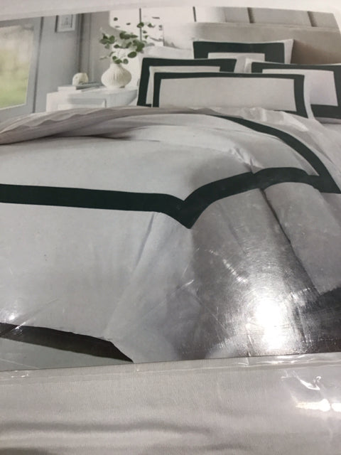 3 PC Everhome Comforter & 2 Shams Green & White