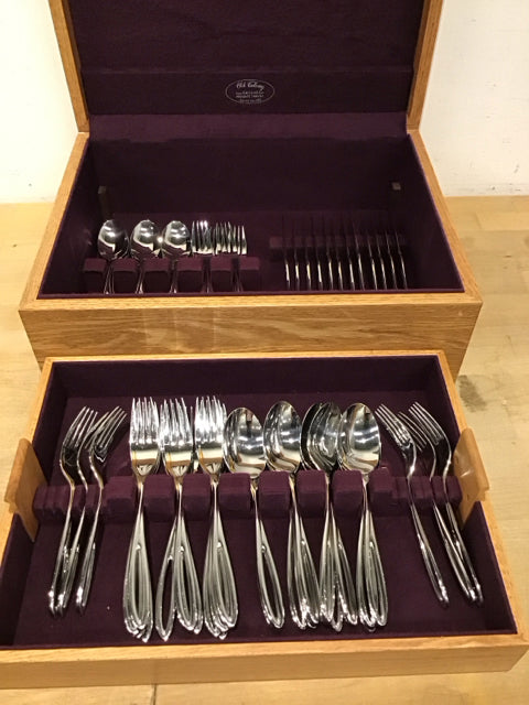 Yamazaki L'Fleur Gold Accent Service/12 Stainless Flatware