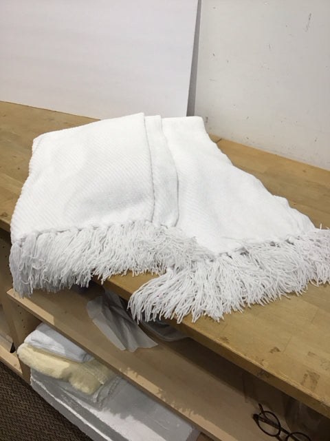 White Woven Throw w/Fringes