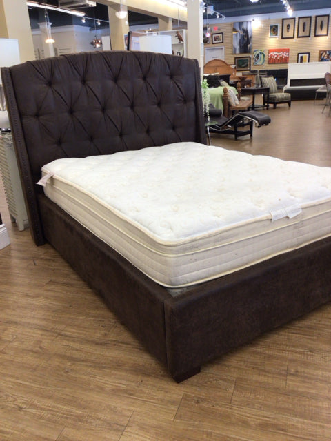 RTG Button Tufted Queen Bed