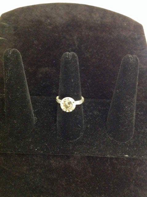 Gold Ring w/Rhinestones