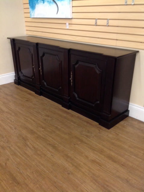 18x88 Espresso 3 Door Buffet/Fluted Column Detail