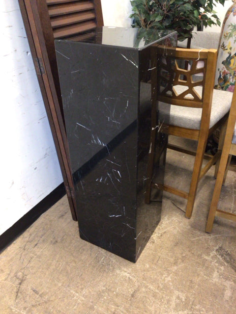 AS-IS Black & White Stone Pedestal(Ring Mark On Top)