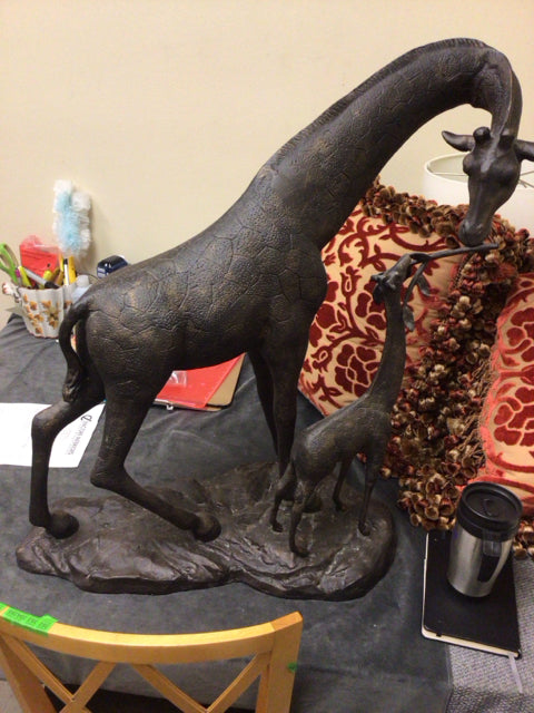 29" Giraffe Metal Statue