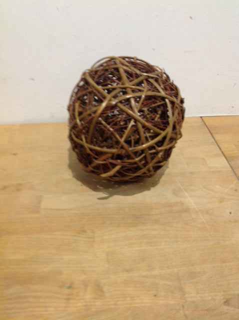 8" Wicker Ball