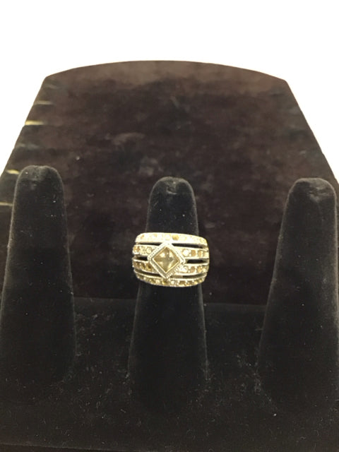 Gold Metal Ring w/Square Rhinestone