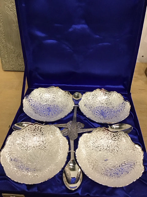Set Of 8 Silver Bowls & Spoons Blue Velvet Box