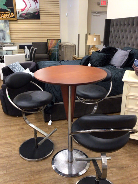 27.5 Round Bistro Table/3 Black Bar Stools