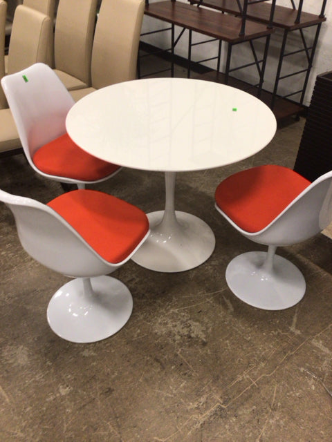 Round White Tulip Dining Table W/3 Chairs