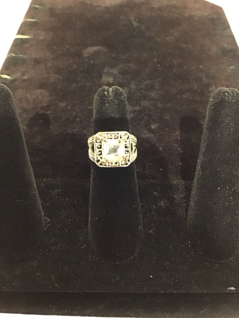 Silver Ring w/Rhinestones