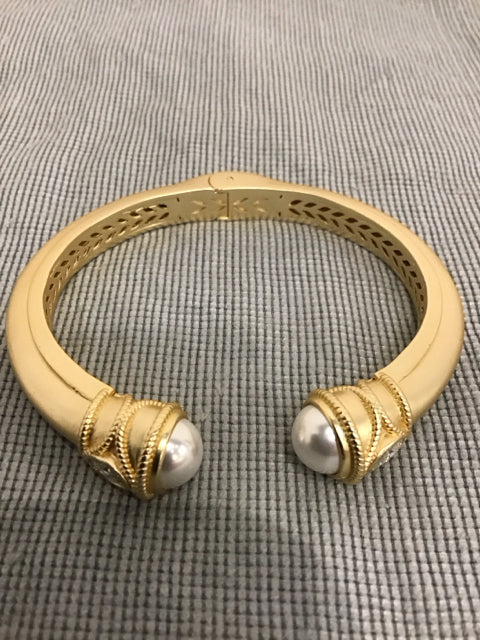 Bracelet Bulgari Like Bracelet W/Inset Pearl Cuff