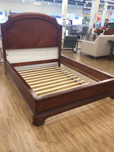 Legacy Classic Queen Bed