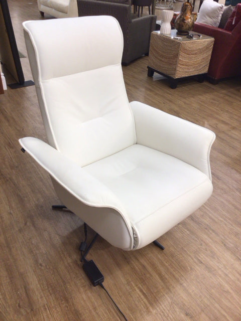 AS-IS Fjords Finn Power Recliner(Small Blemish On Arm)