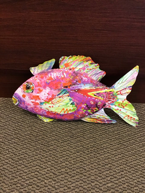 21"x11" Pink Fish Metal Wall Decor