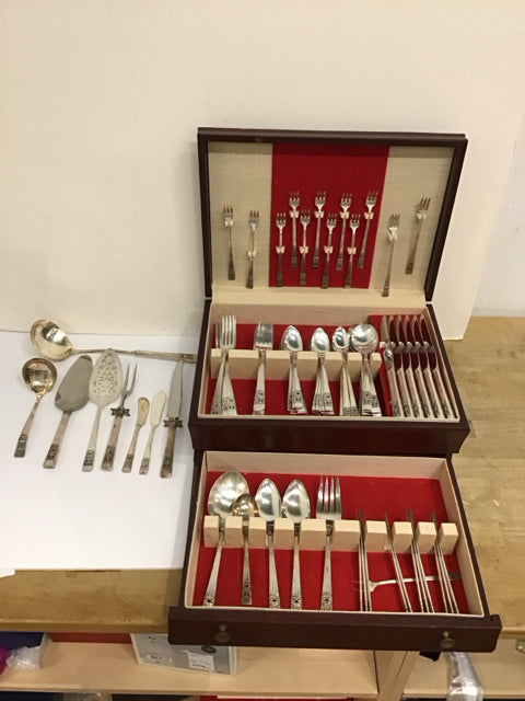 Oneida Coronation Silverplate Flatware Service/12