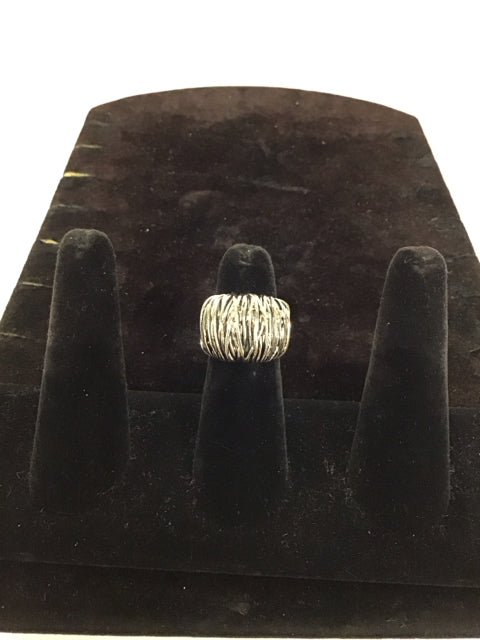 Silver Ring w/Woven Net Like Design