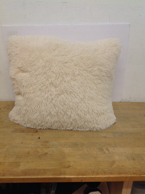 18"x24" Ivory Shag Pillow