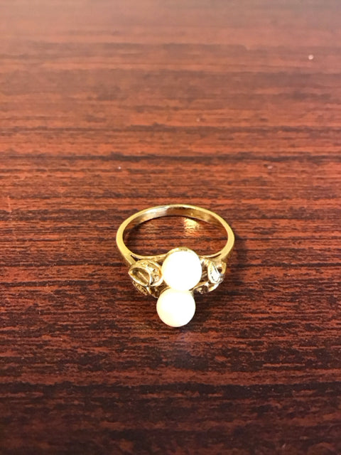 Goldtone Pearl Like Ring