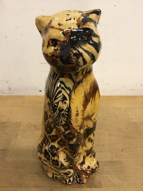 8" La Vie Safari Cat Sitting Figurine