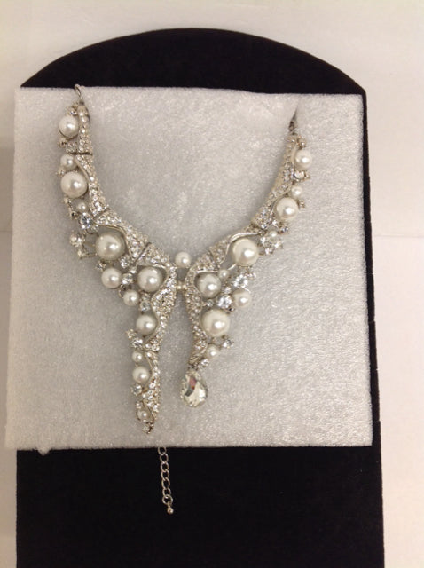 Faux Pearl Necklace w/Rhinestones