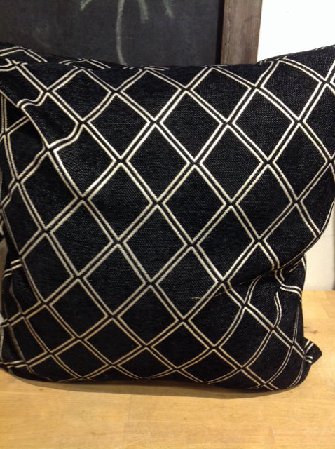 Pillow- 18" Black & Gold Diamond