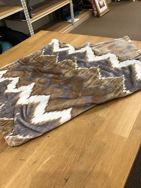 Grey/White Brown Plush Throw
