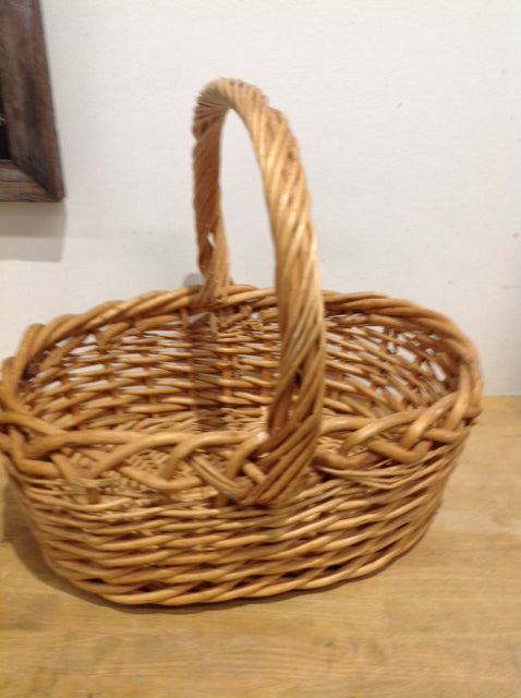 Basket- 17" Wicker W Handle