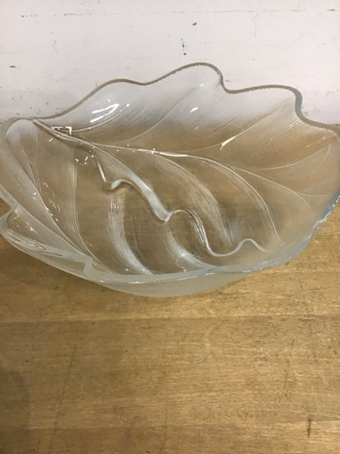 11"x10" Etched Leaf Pattern Bowl
