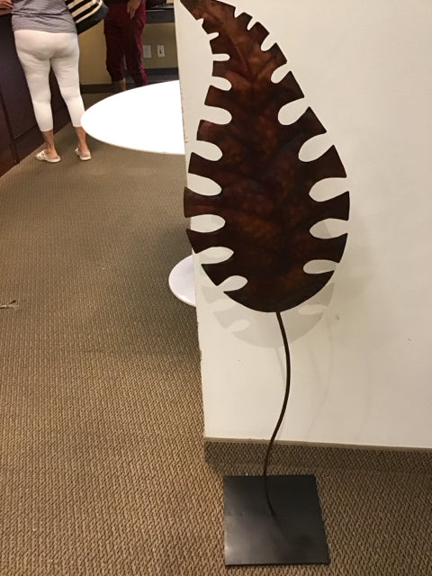 39" Metal Leaf Scupture