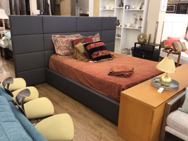 Modani William Grey Queen Bed