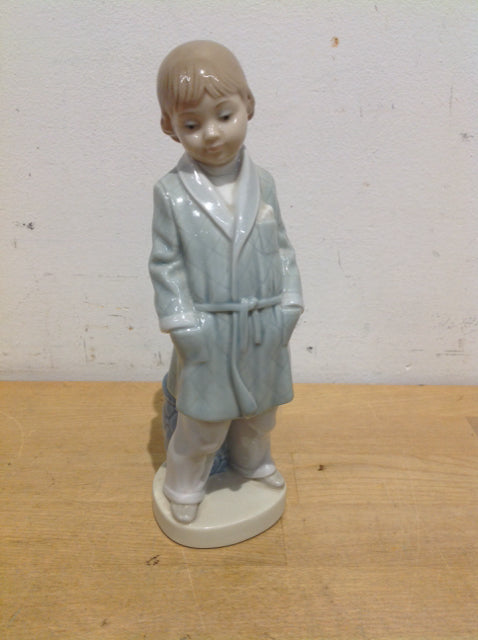 lladro 9" Boy in Robe