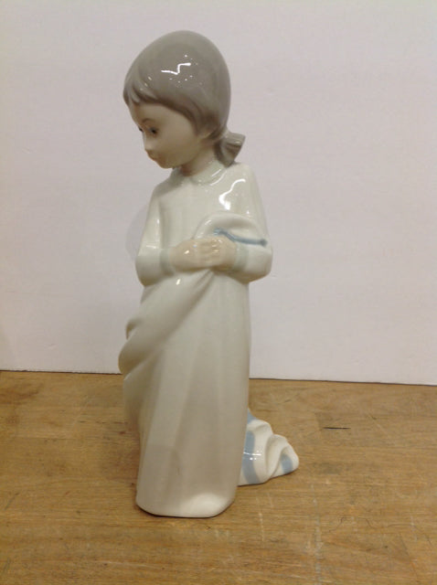 Lladro Girl w/Blanket