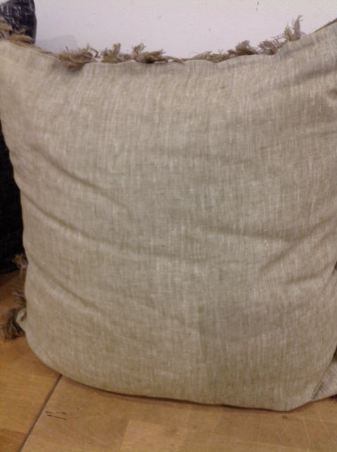 Pillow- 18" Linen W Fringe