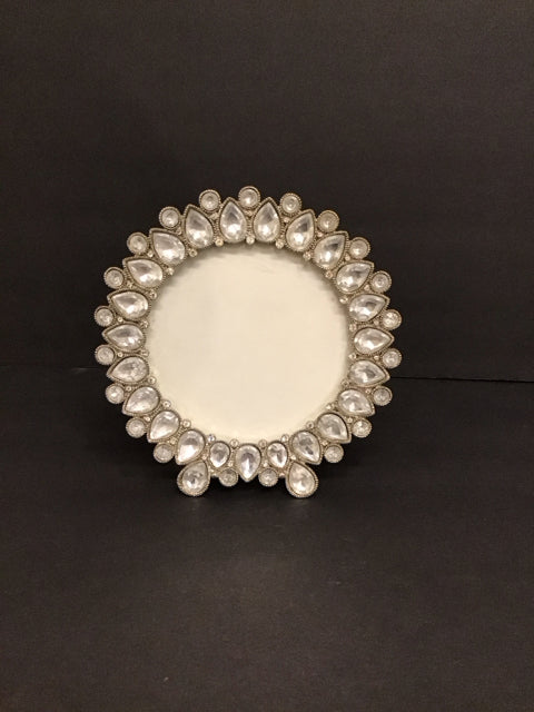 Rd Silver Frame w/Pear Shape Rhinestones