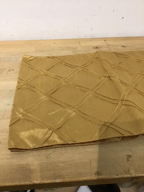 Gold Metallic Diamond Pattern Runner